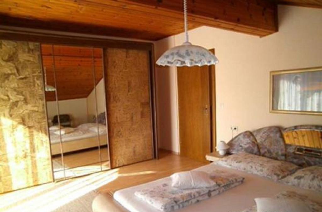 Haus Freitag Apartamento Millstatt Habitación foto